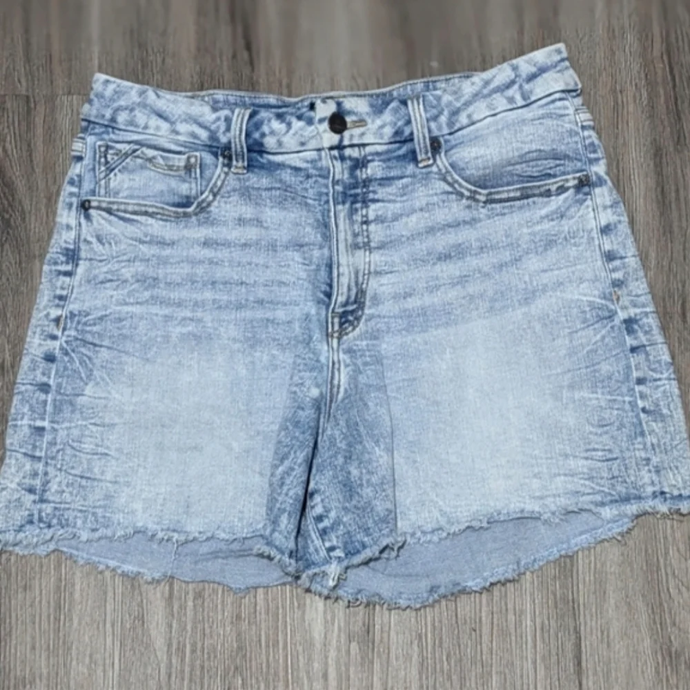 Sz 14/16 Curvy Buckle BLACK Fit 93 High Rise Light Wash Shorts Sz 33 BBW1748 - Picture 7 of 9